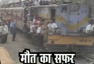 ट्रेन की छत पर सफर