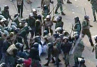 काहिरा में सेना के साथ हिंसक झड़प