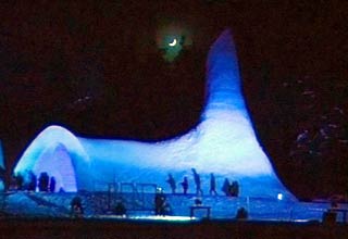 बर्फ से बना चर्च