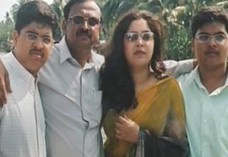 डॉक्टर सपरिवार आत्महत्या