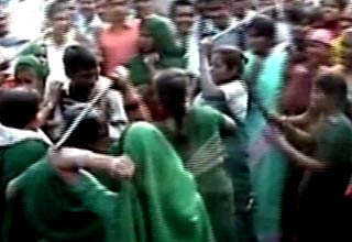 जुआरियों की पिटाई