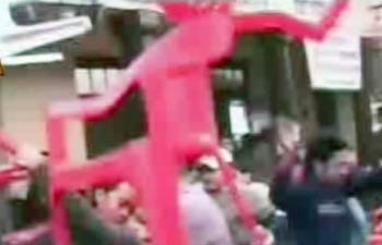 आपस में भिड़े एनएसयूआई कार्यकर्ता