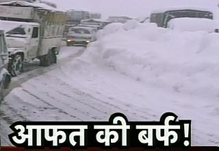 घाटी में बर्फबारी