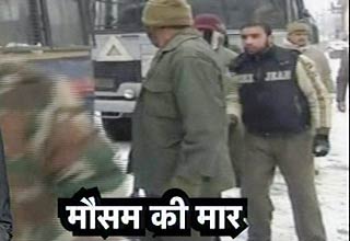 श्रीनगर में जबरदस्‍त बर्फबारी