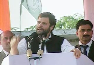 राहुल गांधी को दिखाया काला झंडा