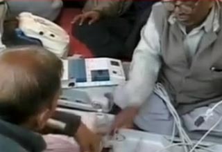 यूपी में किसकी सरकार