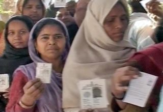 किसे मिलेगा यूपी का ताज...