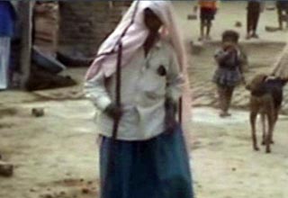 दो गुटों के बीच मारपीट