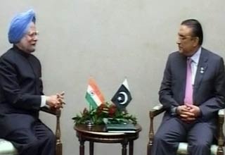 मनमोहन-जरदारी की फाइल फोटो