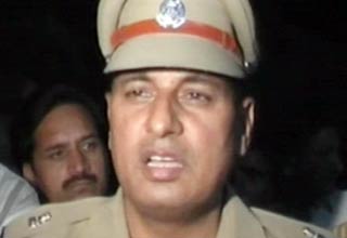 दिल्‍ली पुलिस पर हमला