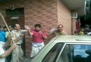पुलिस ने पीटा