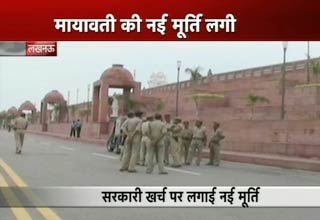 मायावती की मूर्ति