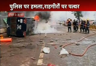 आजाद मैदान में झड़प