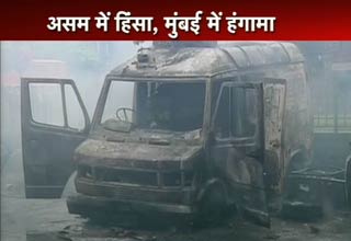 आजाद मैदान में झड़प