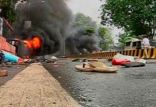 आजाद मैदान में झड़प