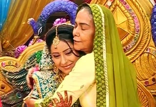 सास बहू और बेटियां