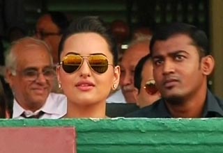 सोनाक्षी सिन्‍हा