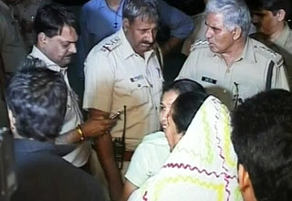 लेडी हार्डिंग अस्‍पताल परिसर में गोलीबारी