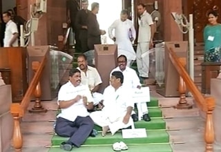 तेलंगाना सांसदों का अनोखा प्रदर्शन