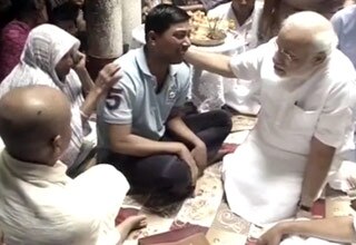 धमाकों के पीड़ितों से मिले मोदी