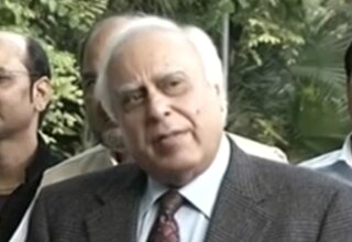 केंद्रीय मंत्री कपिल सिब्बल