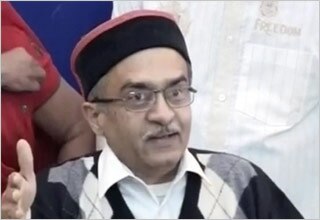 प्रेस कॉन्‍फ्रेंस में हंगामा