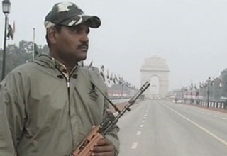 सुरक्षा में मुस्तैद दिल्ली पुलिस का जवान