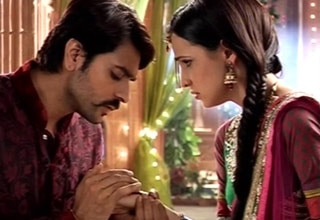 सास बहू और बेटियां: रंगरसिया