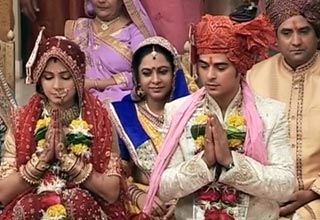 सास बहू और बेटियां