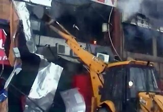 बैंक में लगी आग