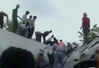 गोरखधाम एक्सप्रेस मालगाड़ी से टकराई