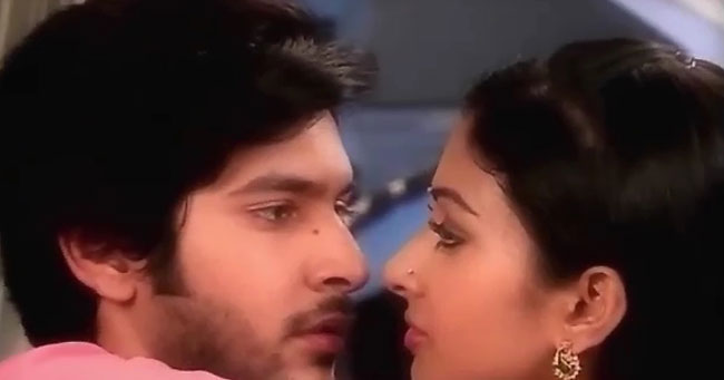 पास आ रहे हैं रनवीर-गुंजन