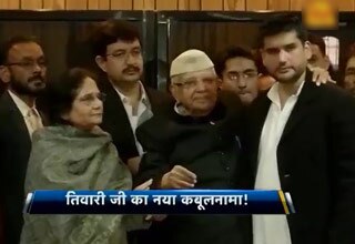 एनडी तिवारी अपने परिवार के साथ