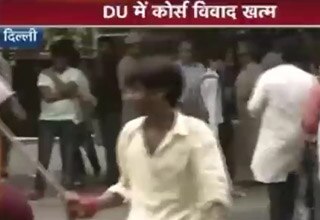 डीयू कोर्स विवाद खत्म, ABVP ने मनाया जश्न
