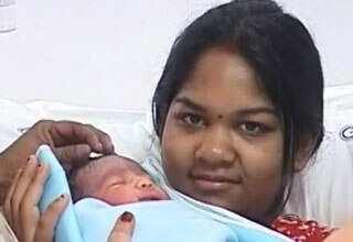 मां बनी भारत की पहली 'टेस्ट ट्यूब बेबी'