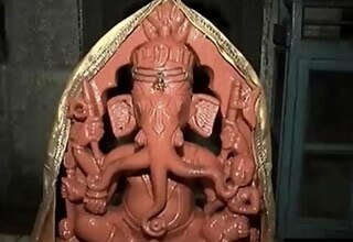 त्रिशुंड और छह भुजाओं वाले बाप्पा