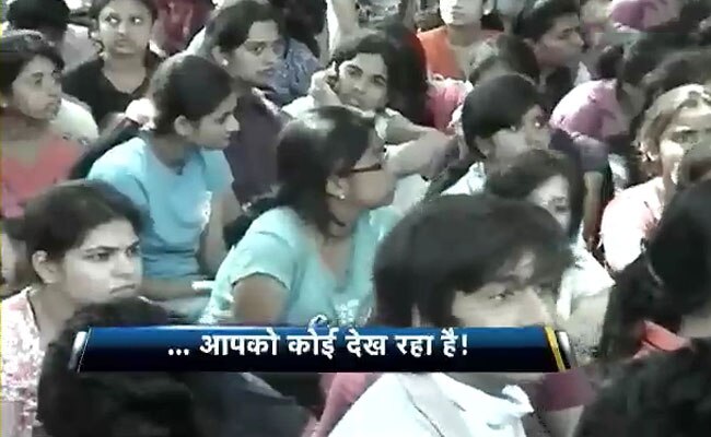 नोएडा में गर्ल्स हॉस्टल के वॉशरूम में खुफिया कैमरा बरामद