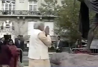 गांधी की शरण में पहुंचे मोदी