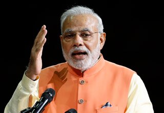 भाषण के दौरान मोदी