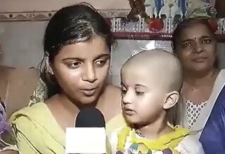 अपनी मां के साथ जाह्नवी