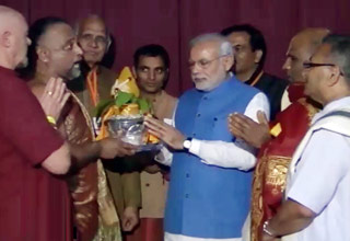 नरेंद्र मोदी