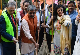 बीजेपी का सफाई अभियान