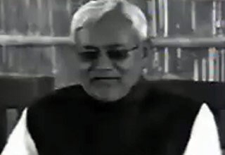 लालू और नीतीश ने दी केजरीवाल को बधाई