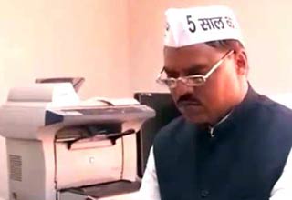 दिल्ली के कानून मंत्री पर फर्जी डिग्री हासिल करने का आरोप