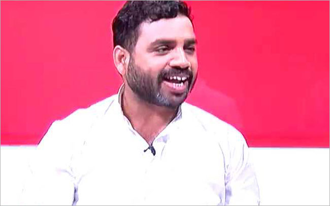 वापसी के बाद राहुल आंधी के loose views