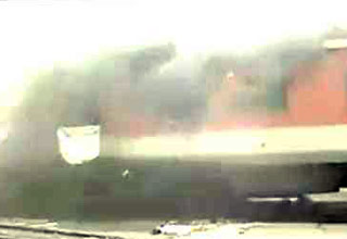 आग की चपेट में राजधानी एक्सप्रेस की बोगी