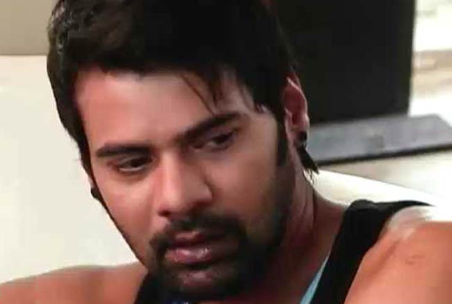 रॉकस्टार अभि पर चढ़ा प्यार का नशा