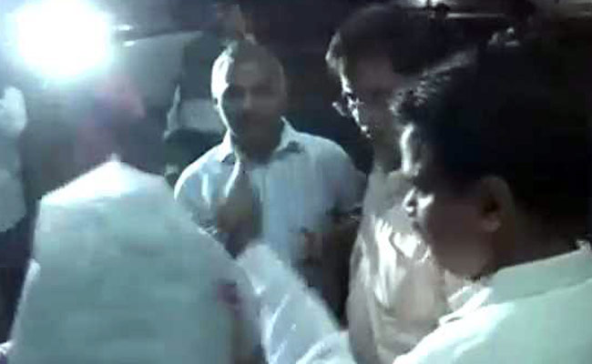 AAP विधायक सोमनाथ भारती पर फेंकी स्याही