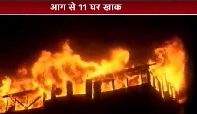 दिल्ली के बुराड़ी इलाके के पेपर गोदाम में लगी भयंकर आग