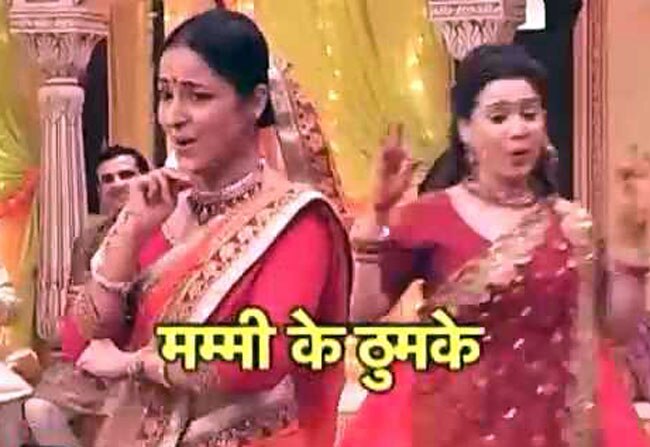 जब बेटी की शादी में दीवानी हुईं मम्मी